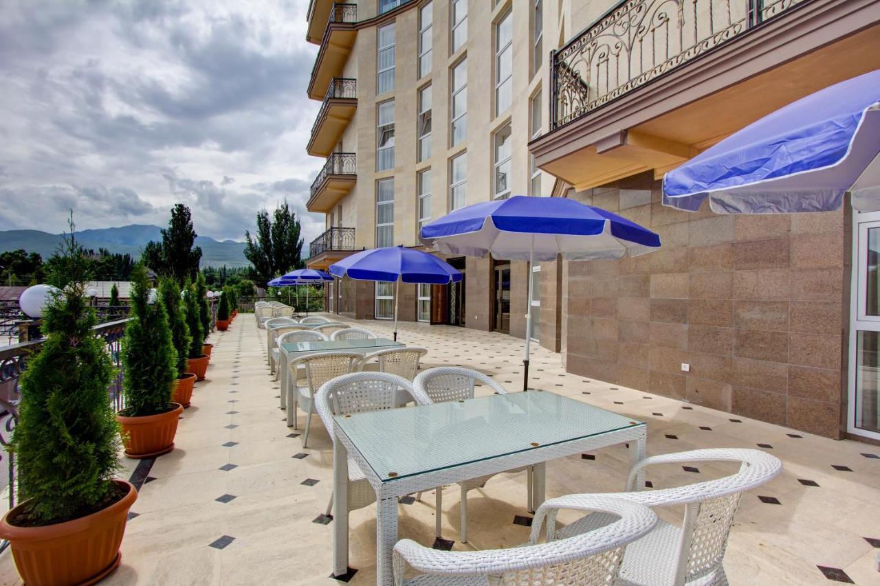 Karagat Hotel Karakol Exterior foto